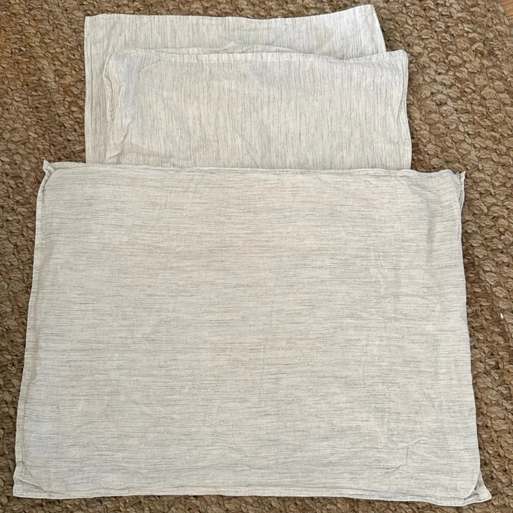 4 pc THRESHOLD GRAY PILLOW COVERS & GRAY & WHITE PILLOWCASES BUNDLE